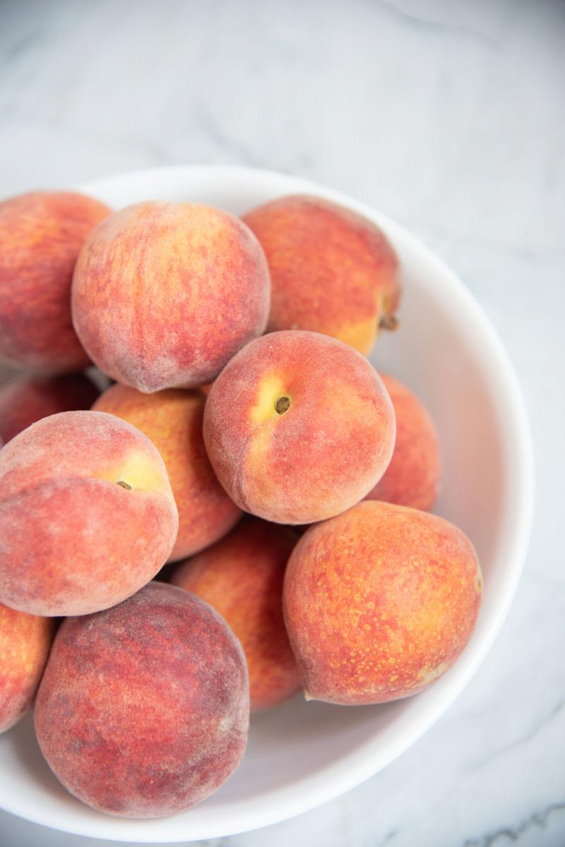 broiled peaches with vanilla ice cream 